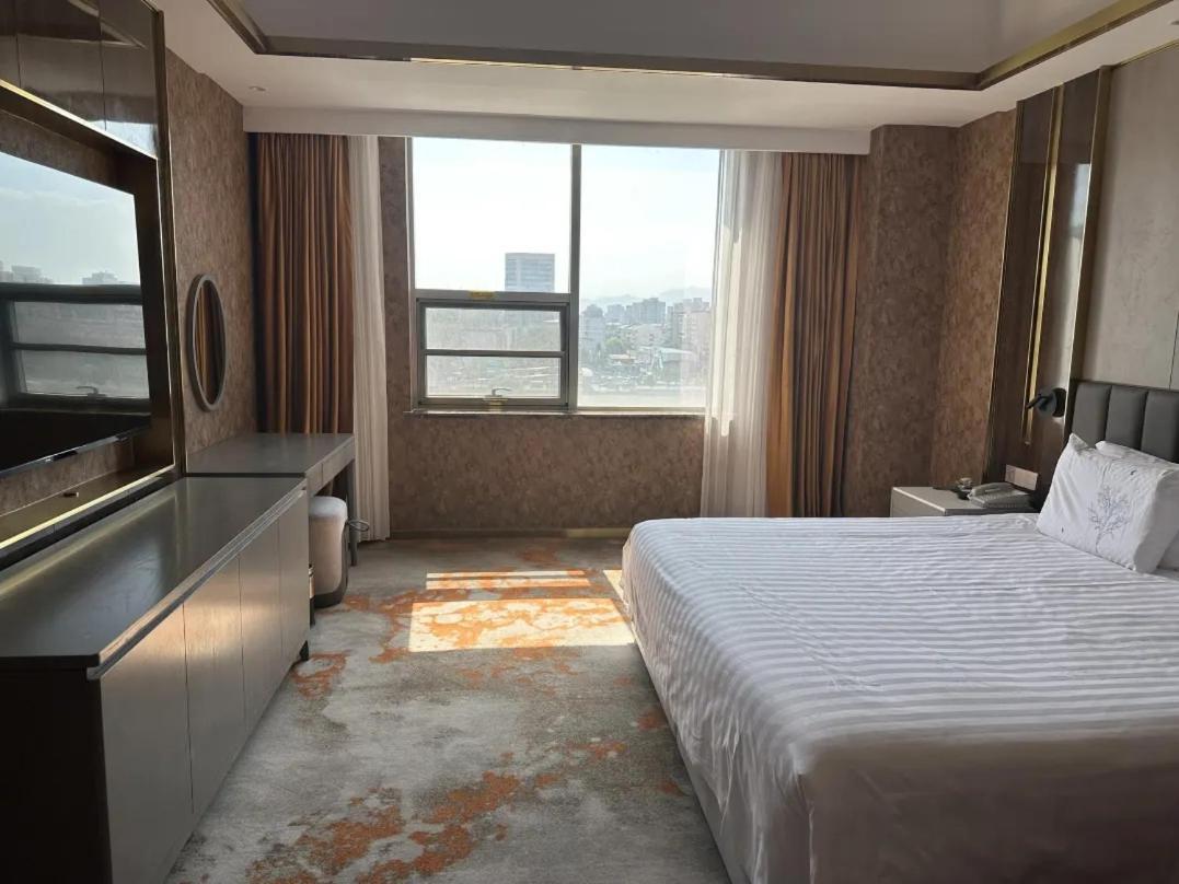 Beijing Jingyi Hotel Экстерьер фото